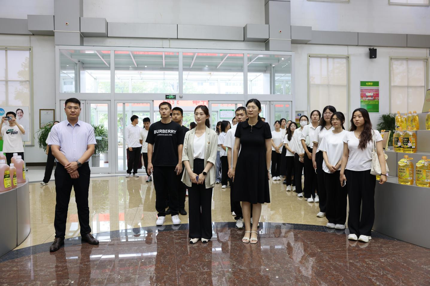 邹平市2024年暑期大学生“返家乡”社会实践活动走进山东鸿运国际集团