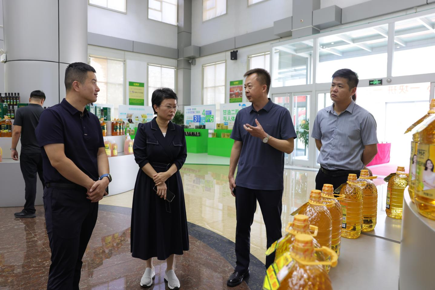 滨州投资促进中心调研组来山东鸿运国际集团调研
