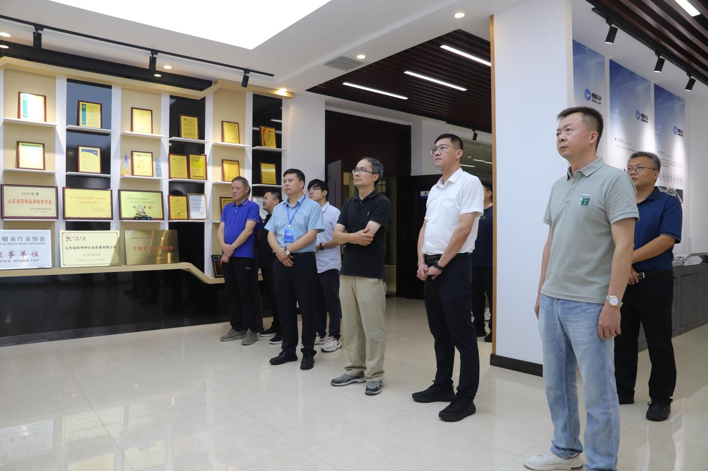 高端铝材料产业创新服务团、南京农业大学调研组来山东鸿运国际集团参观调研