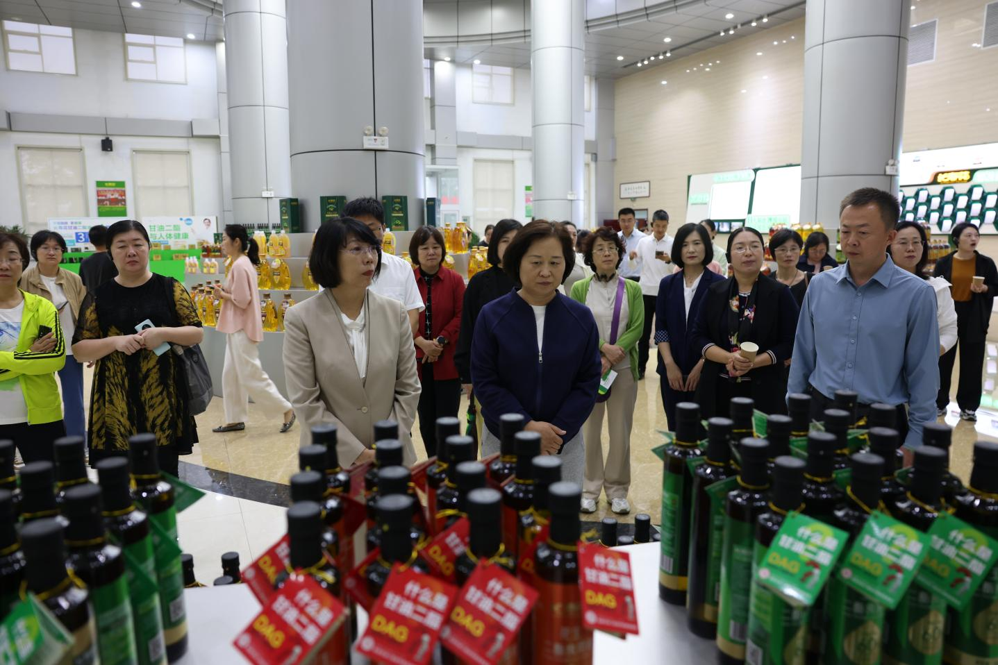 山东省巾帼建功培训班来山东鸿运国际集团观摩