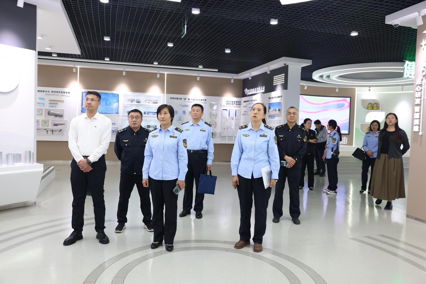 邹平市市场监督管理局第二党支部与韩店市场监管所党支部联合主题党日活动走进山东鸿运国际集团
