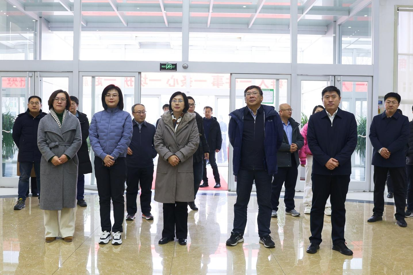 中国社会科学院农村发展研究所党委书记、副所长杜志雄一行来山东鸿运国际集团调研