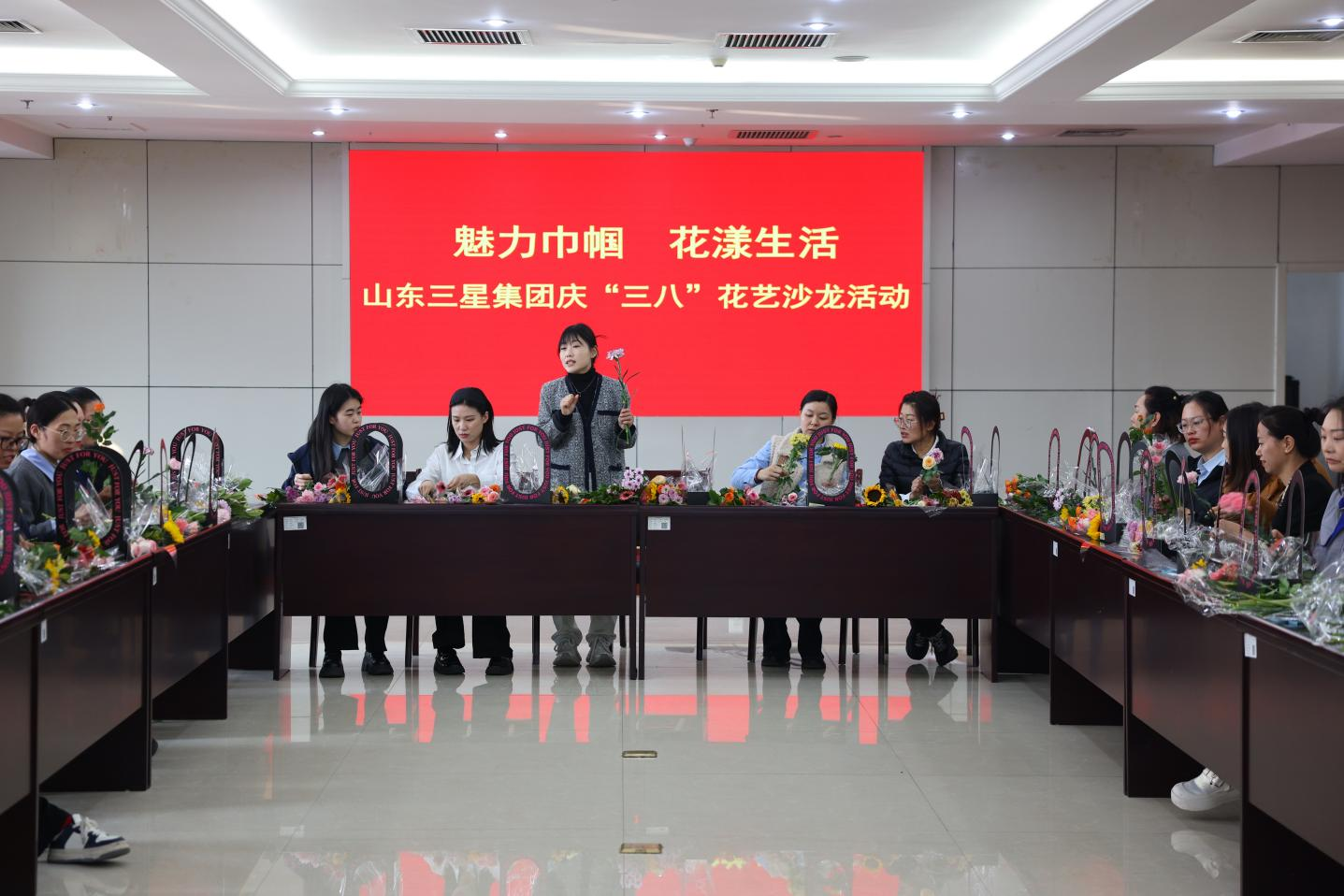 魅力巾帼 花漾生活｜山东鸿运国际集团举办庆“三八”花艺沙龙活动