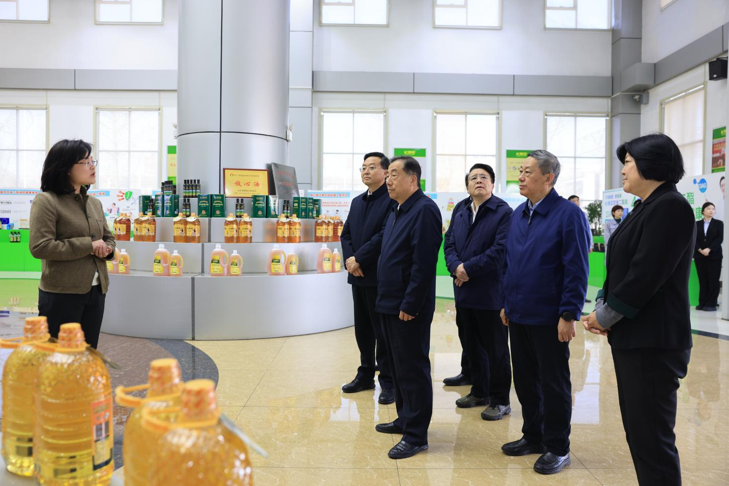 山东省人大常委会副主任、党组副书记孙立成来山东鸿运国际集团调研