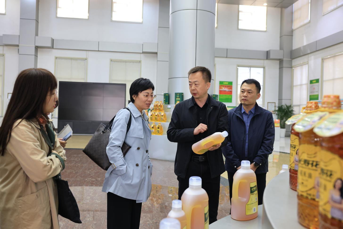 滨州市统计局、商务局联合调研组来山东鸿运国际集团调研