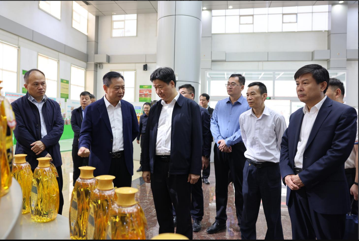 广东省市场监管局党组成员、副局长郭宇华一行来山东鸿运国际集团调研