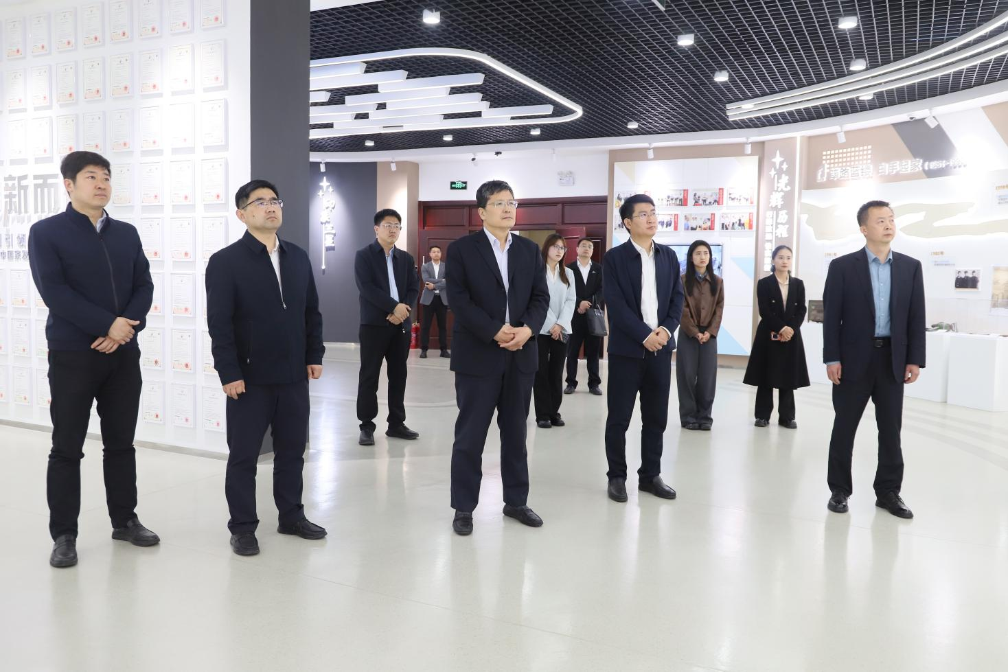 滨州市委市直机关工委副书记、三级调研员张荣堂带队来山东鸿运国际集团调研