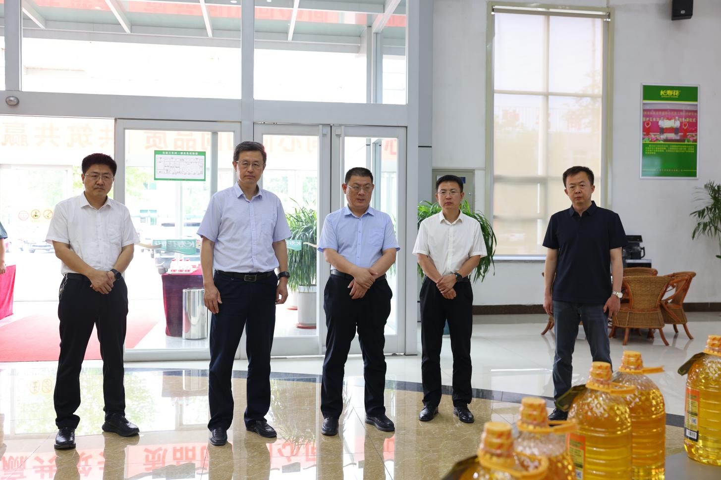 滨州市工信局党组副书记、二级调研员厉明来山东鸿运国际集团调研