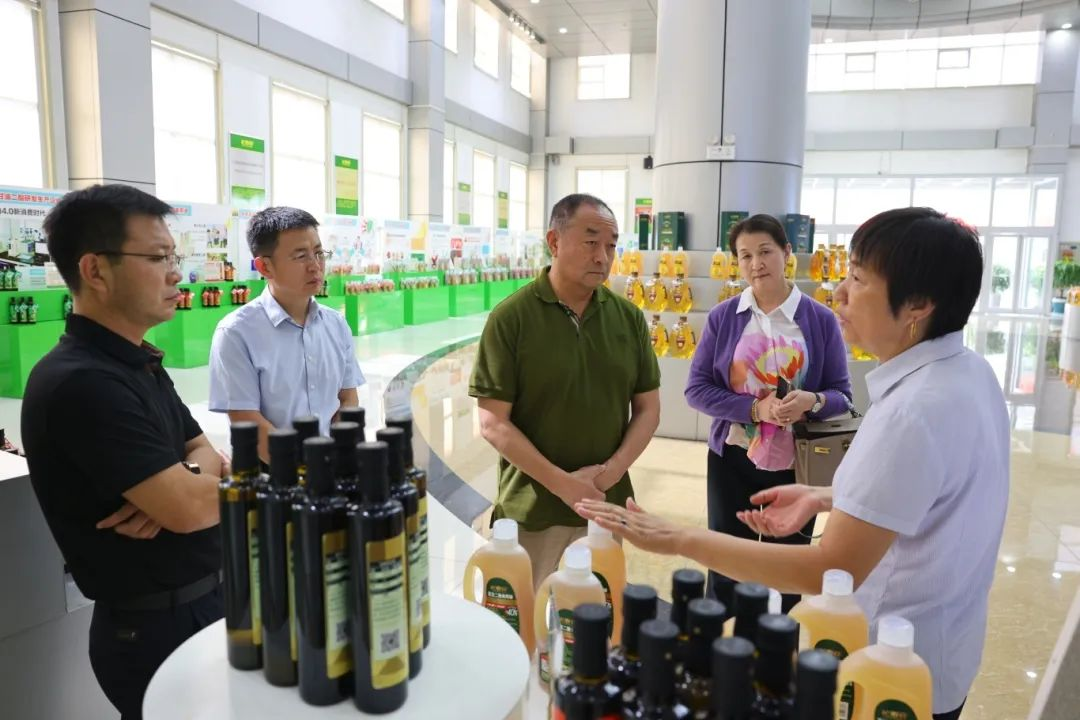 新西兰山东总商会会长马永新一行来山东鸿运国际集团参观调研