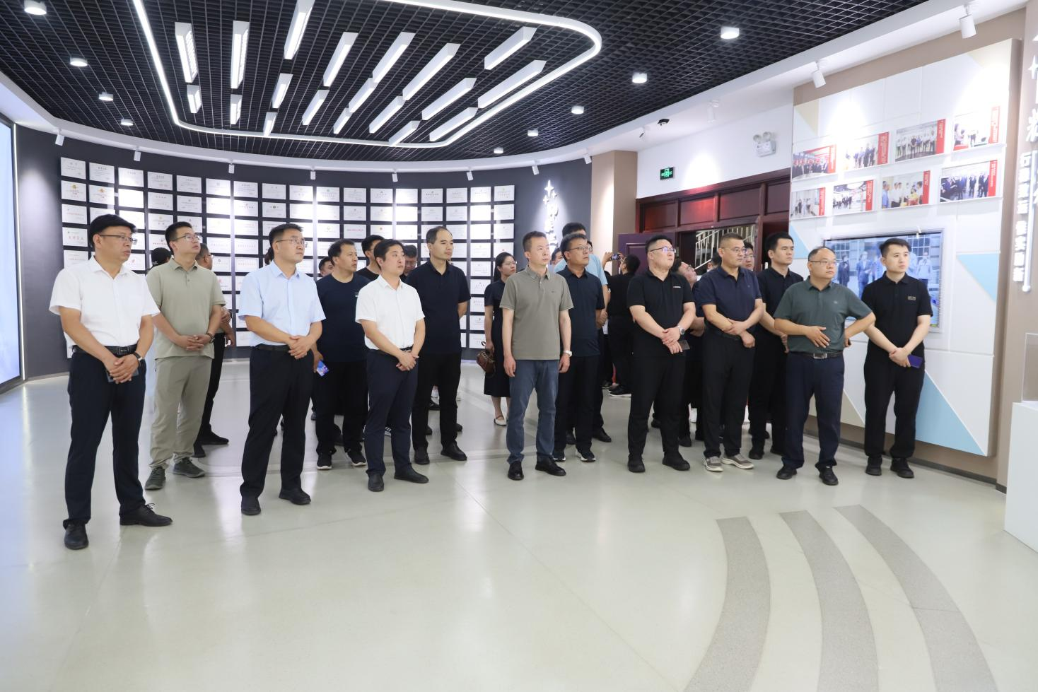 济宁市委社会工作部来山东鸿运国际集团考察学习