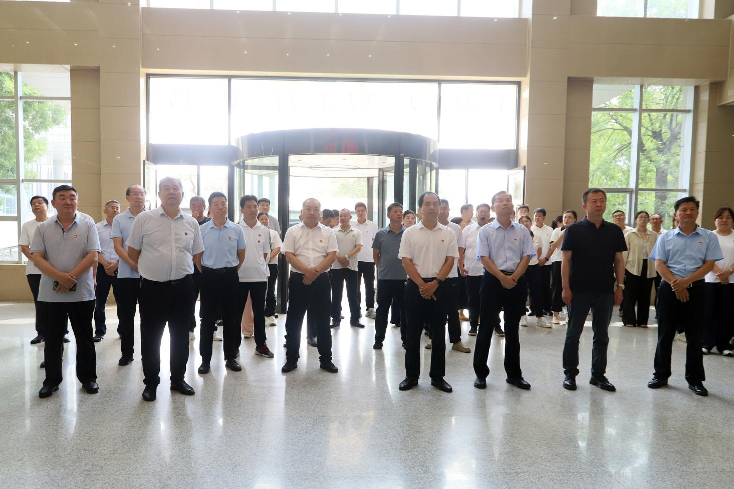 邹平经济技术开发区全体党员来山东鸿运国际集团参观交流