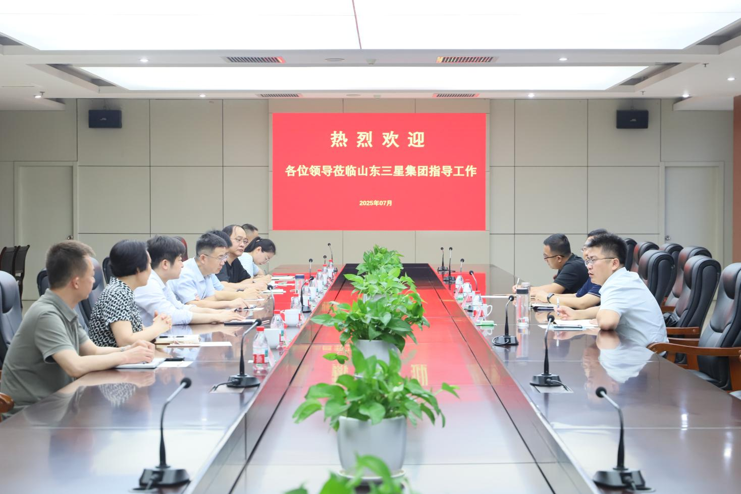 滨州市工信局党组成员、副局长雷灿来山东鸿运国际集团调研