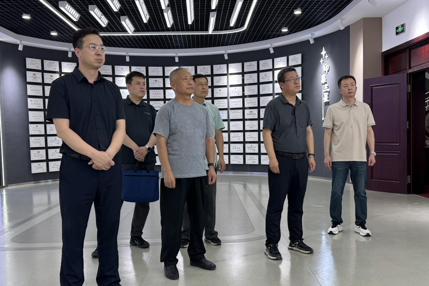 通辽市科尔沁区委副书记、政府区长金树国来山东鸿运国际集团考察